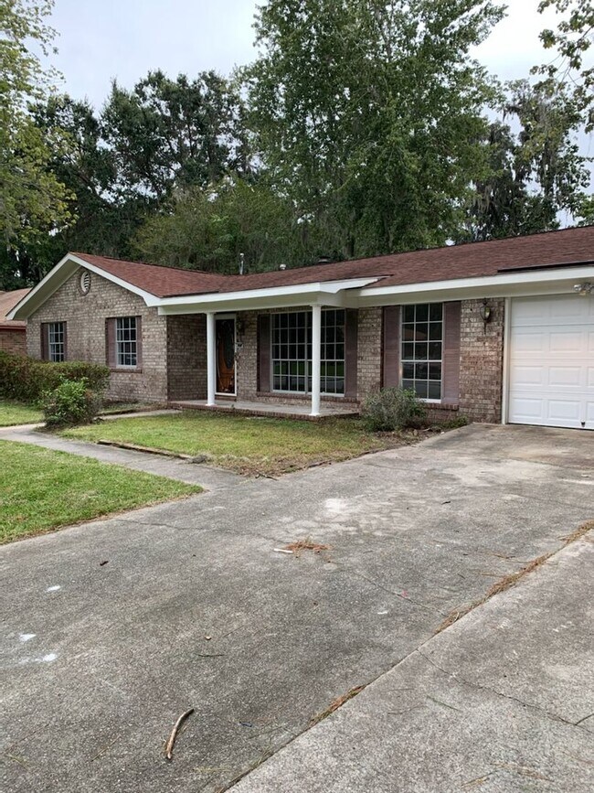 Building Photo - Quiet neighborhood