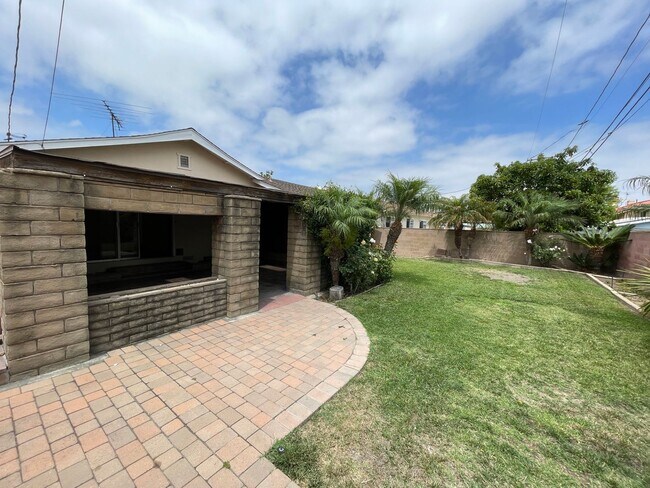 Building Photo - California Ranch Home in the Heart of Lomita