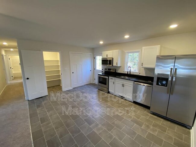 Building Photo - 170 Forest Grove Rd