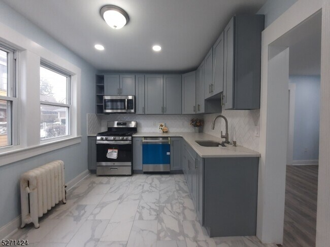 Building Photo - 174 Joralemon St
