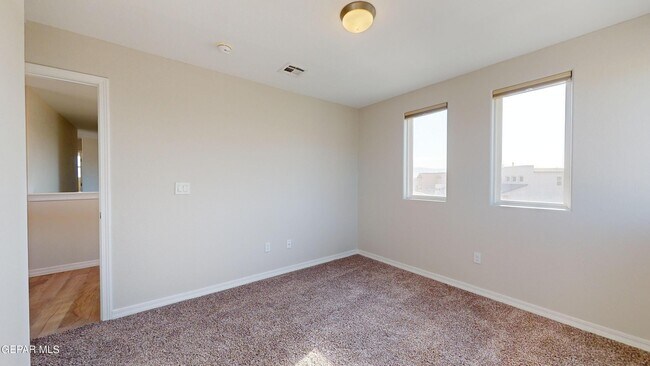 Building Photo - 500 La Entrada Cir