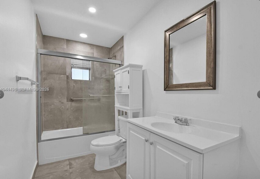 Building Photo - 9371 Fontainebleau Blvd