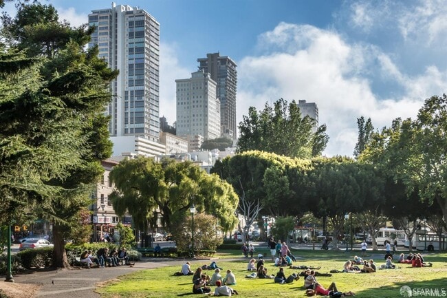 Building Photo - 928 Greenwich St