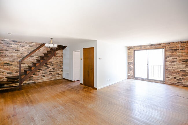 Building Photo - 1255 W Belden Ave