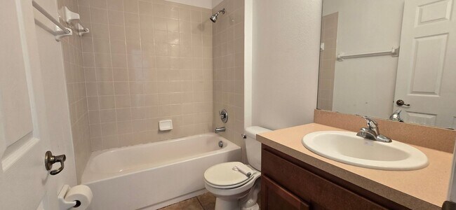 Building Photo - 1500 Kayuni Dr