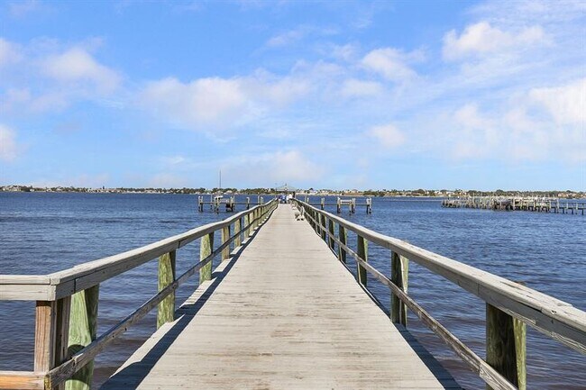 Primary Photo - 175 SE St Lucie Blvd