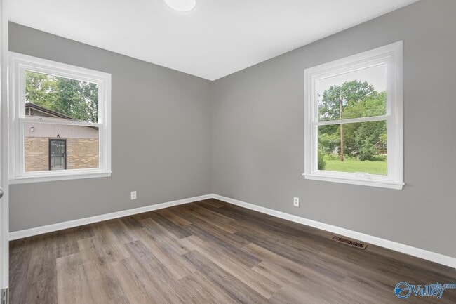 Building Photo - 2017 Shady Ln Dr NW