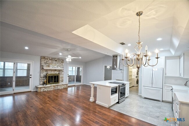 Building Photo - 1215 Clearwater Dr