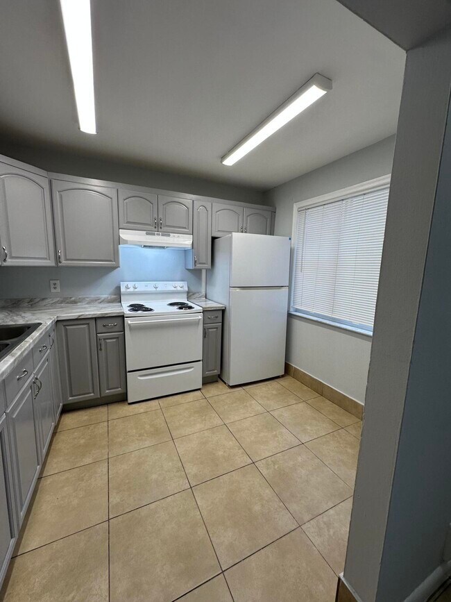Building Photo - 205 Southland Dr