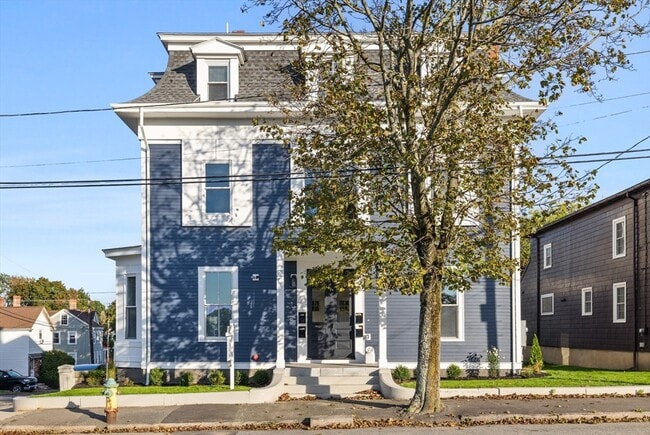 Building Photo - 62 Chestnut St