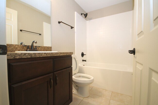 Building Photo - DISCOVER THE BEAUTIFUL 3 Bd/2Ba in Ocala!!