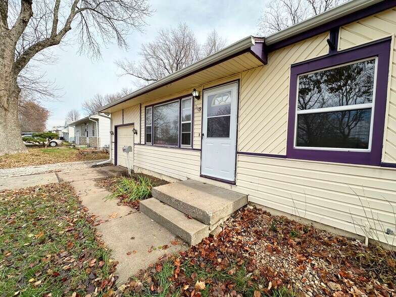 Building Photo - 1119 N Atherton Rd