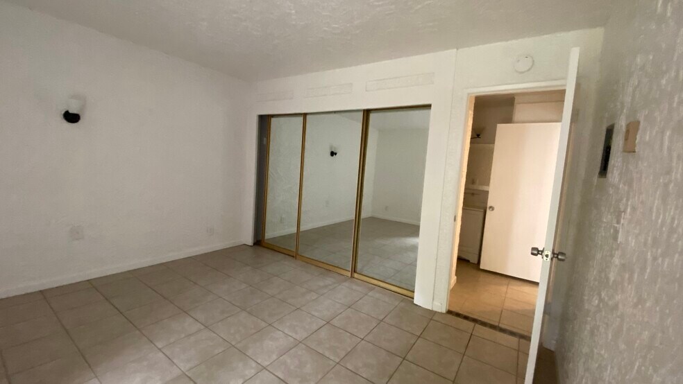 Building Photo - 7777 W 91st St