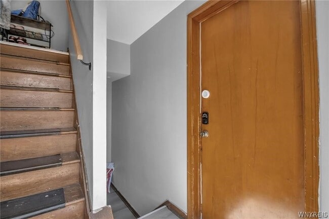 Building Photo - 42 Layton Ave