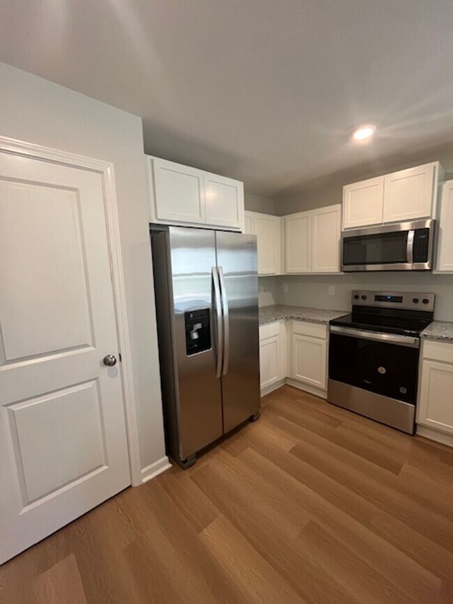 Building Photo - Cozy New-Build in Leland!