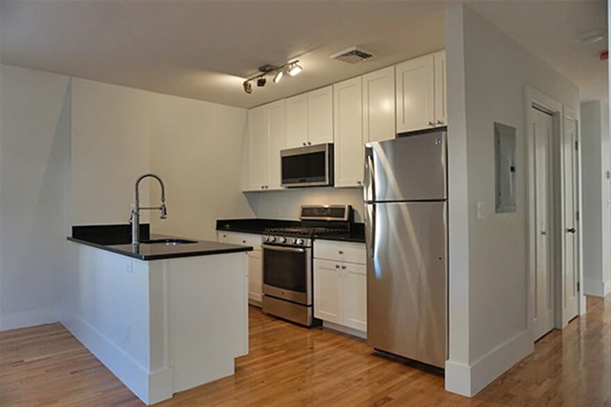 Building Photo - 4 Osgood St