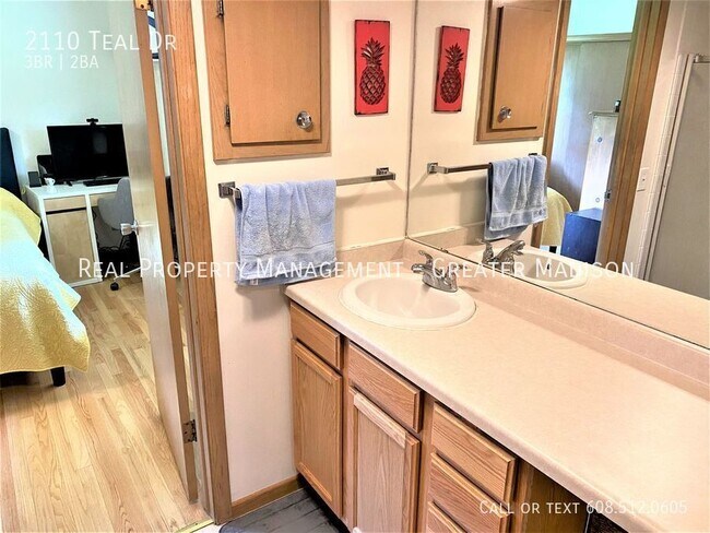 Building Photo - 2110 Teal Dr