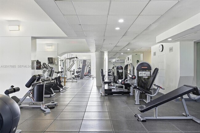 Building Photo - 888 Brickell Key Dr