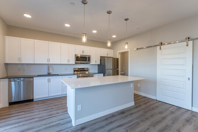 Building Photo - 432 S 32nd St