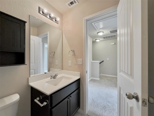 Building Photo - 713 Katmai Cir