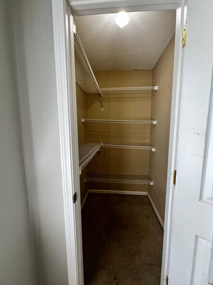 Building Photo - 1240 Shady Oak Trail