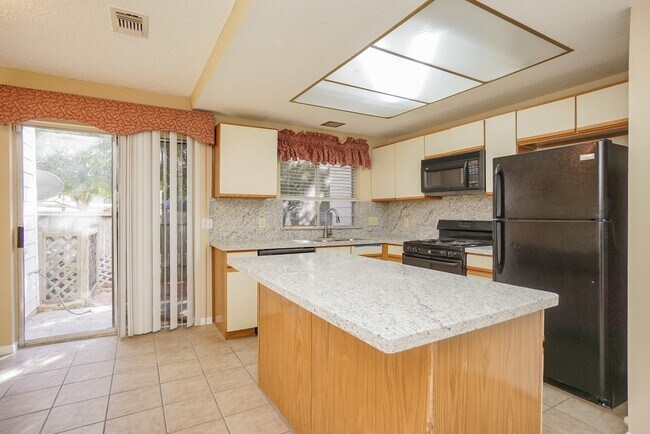 Building Photo - 2808 Grants Lake Blvd