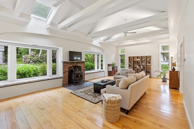 Building Photo - 229 Fairhaven Hill Rd