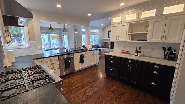 Building Photo - 7 bedroom 5 Bath Home In Desirable Boulder Location - Partially Furnished - 6 Month Lease Only