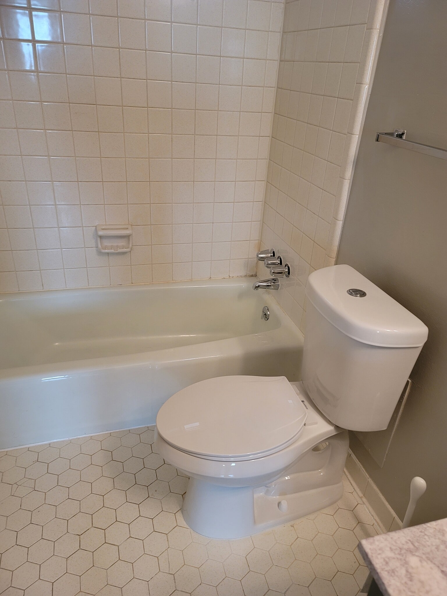 Building Photo - 1021 Cedar Ave