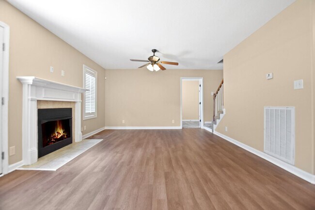 Building Photo - Pet Friendly Three Bedroom!