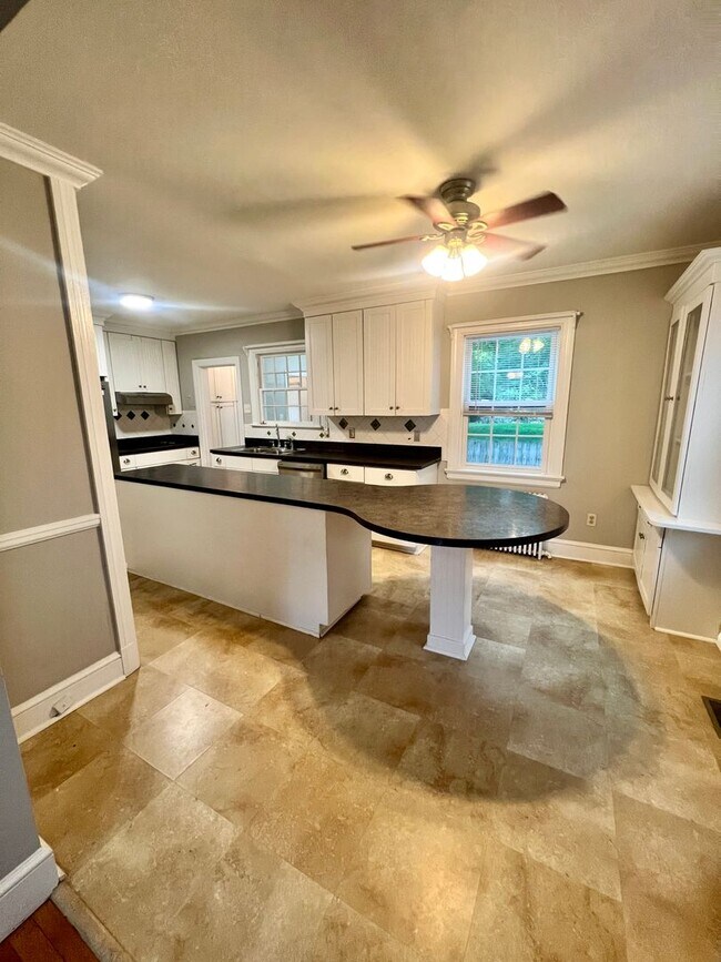 Building Photo - Beautiful Four Bedroom House, Right Off Grove and Patterson!! Lawn Care Included!!