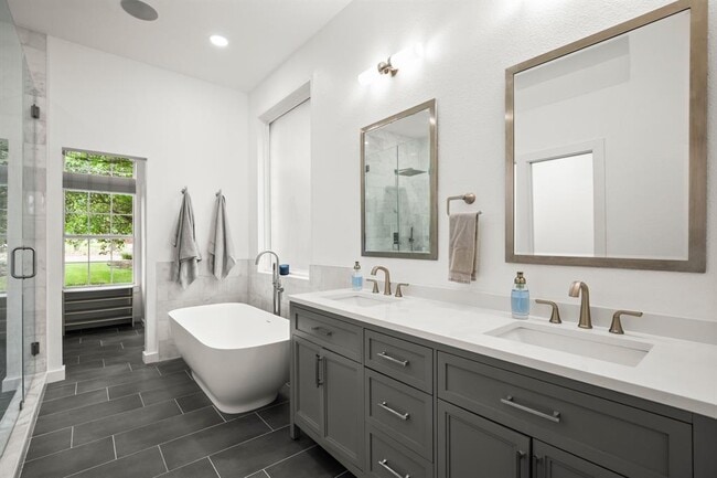 Building Photo - 601 Scenic Path