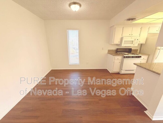 Building Photo - 1405 E Vegas Valley Dr