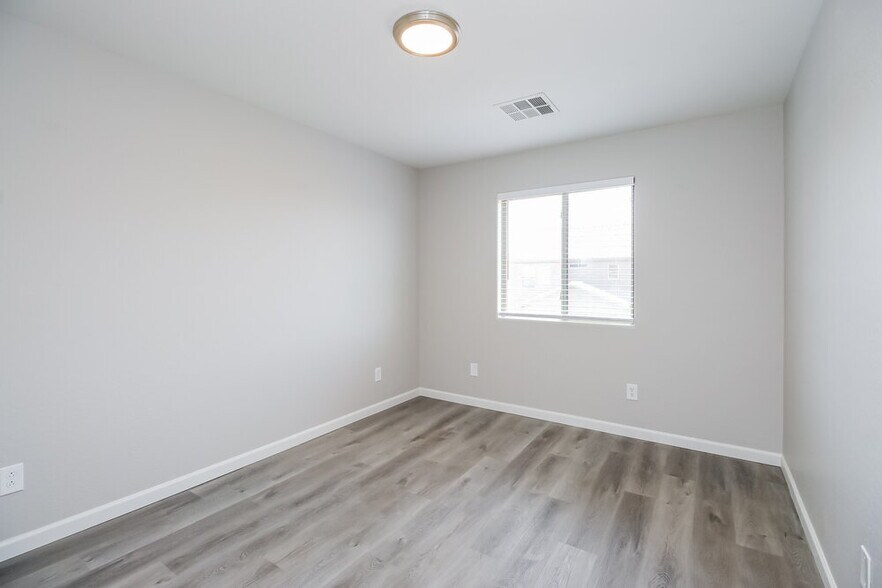 Building Photo - 4515 E Oxford Ln