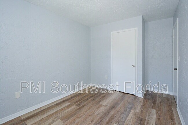 Building Photo - 2519 9th Ave W