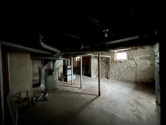 Building Photo - &#39;053