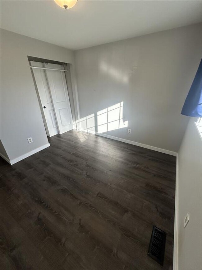 Building Photo - Three Bedroom House for Rent in Everson with fenced backyard and garage