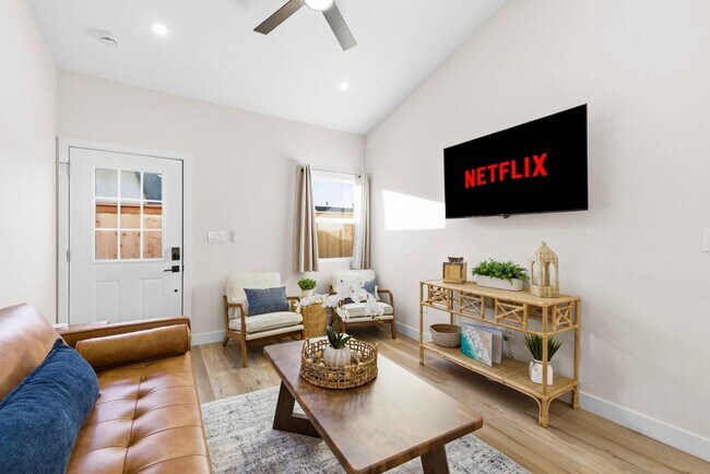 Building Photo - 436 Date Ave