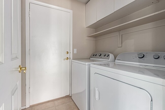 Building Photo - Single Level Pool Home Available Now