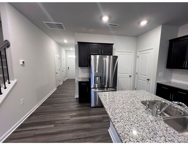 Building Photo - Three Bedroom Home