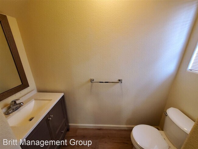 Building Photo - 2 br, 1.5 bath House - 449 Holcomb Avenue