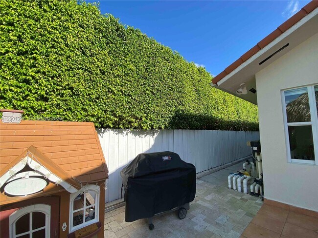 Building Photo - 14302 SW 15th St