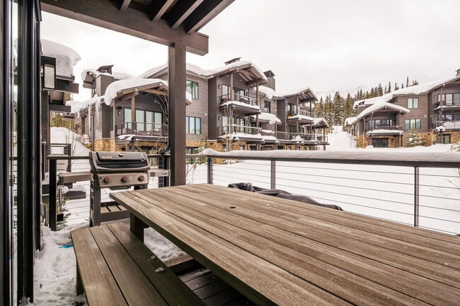 Building Photo - 5 Wildwood Rd W