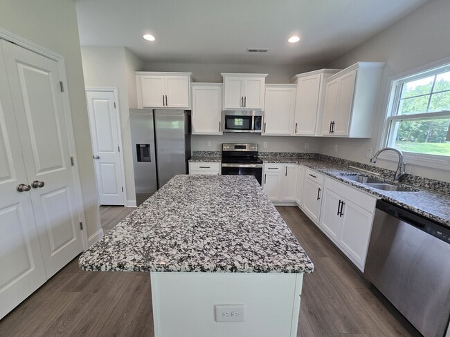 Building Photo - 463 Jackson Pond Dr