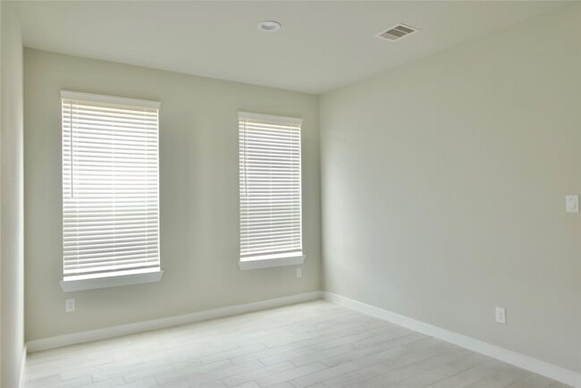 Building Photo - 3207 Tilley Dr