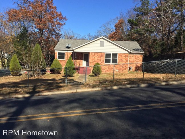 Primary Photo - 3 br, 2 bath House - 1308 West St. Louis