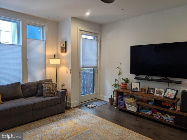 Building Photo - 1757 Waterloo St