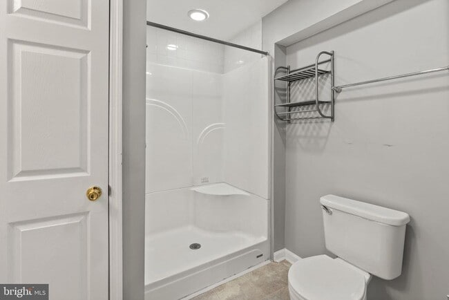 Building Photo - 5030 Finsbury Rd