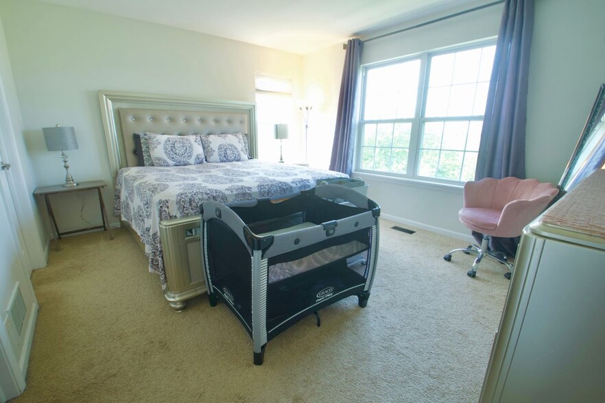 Building Photo - 3128 Valley Falls St