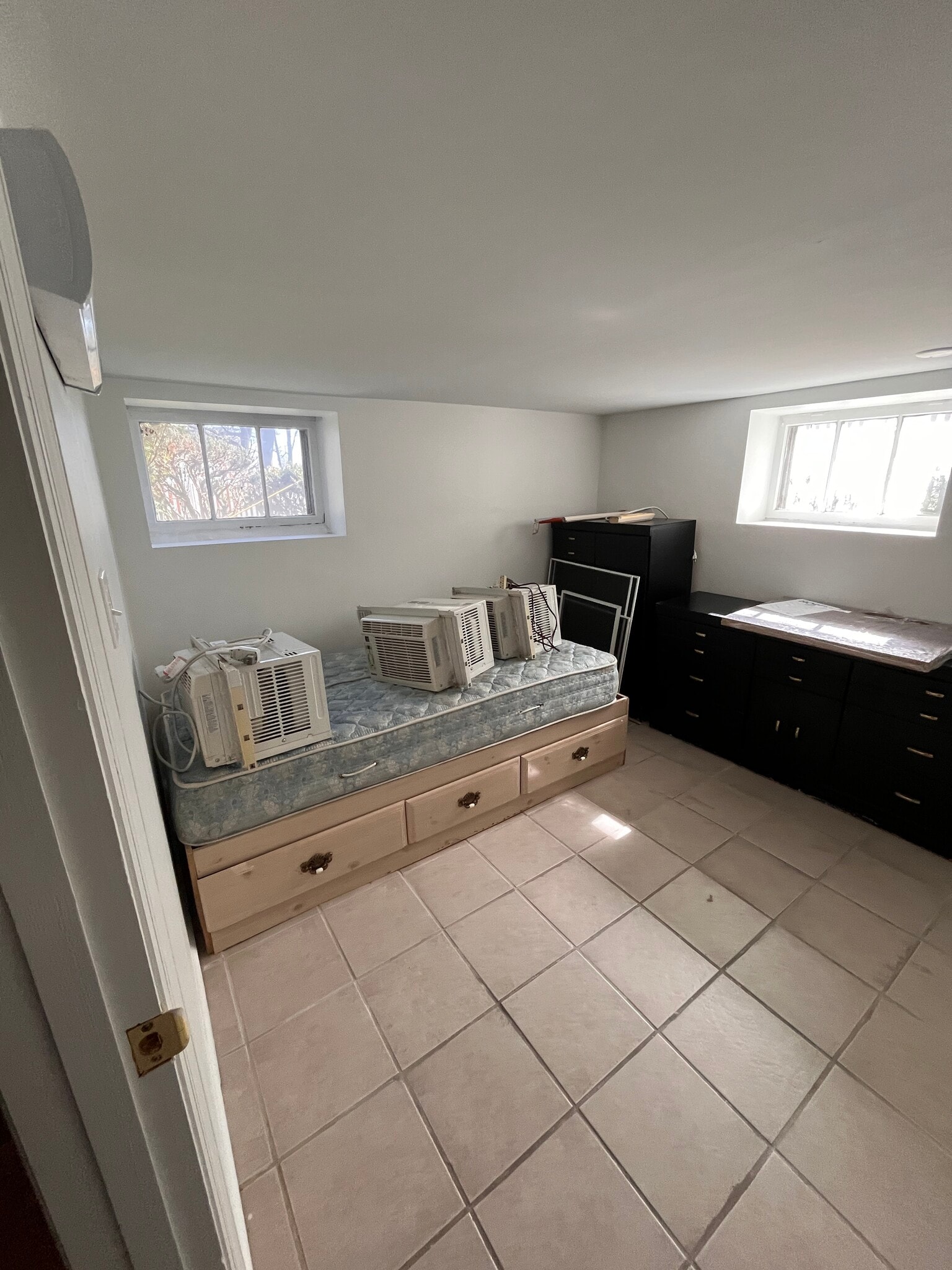 Building Photo - 121 Shore Dr